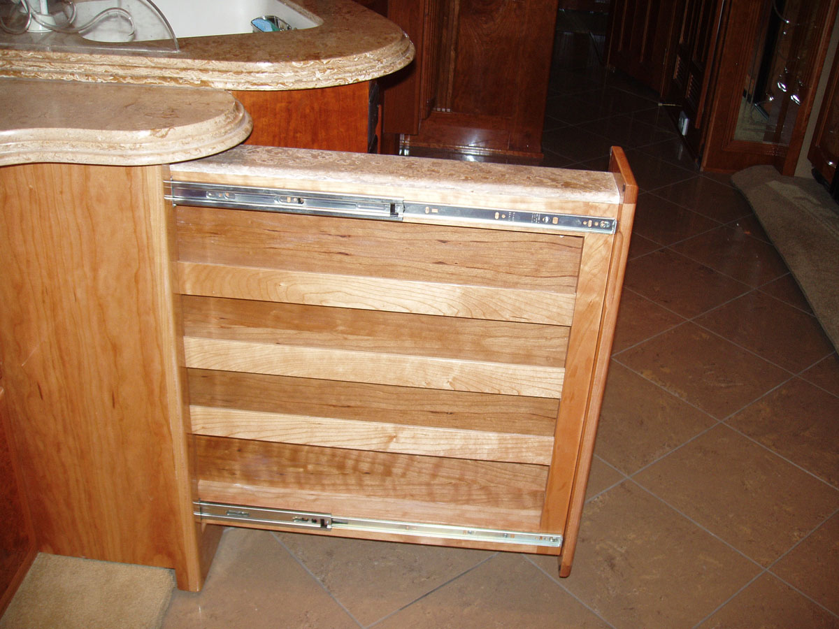 Pull-out pantry